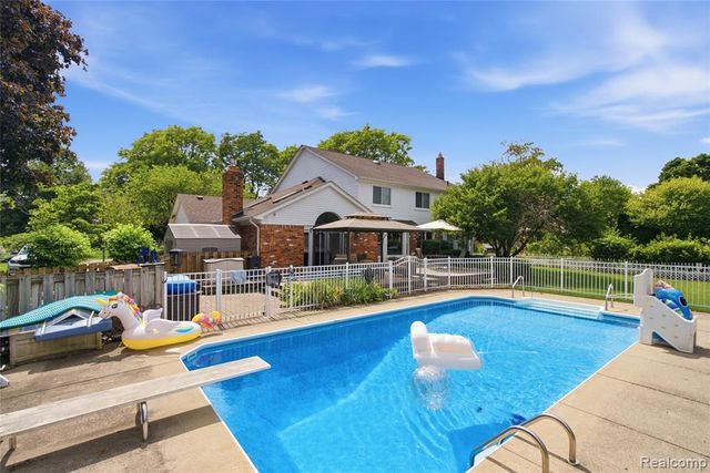 46884 Ben Franklin Drive, Utica, MI 48315