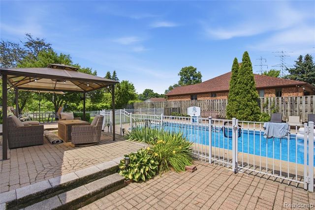 46884 Ben Franklin Drive, Utica, MI 48315