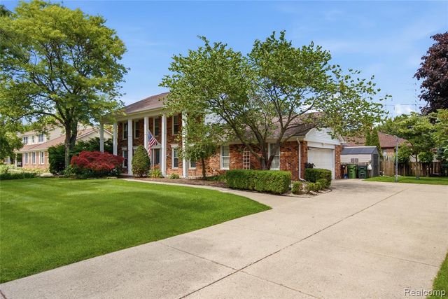 46884 Ben Franklin Drive, Utica, MI 48315