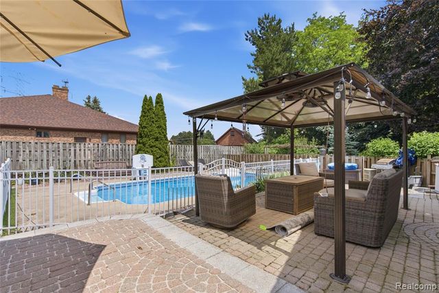 46884 Ben Franklin Drive, Utica, MI 48315