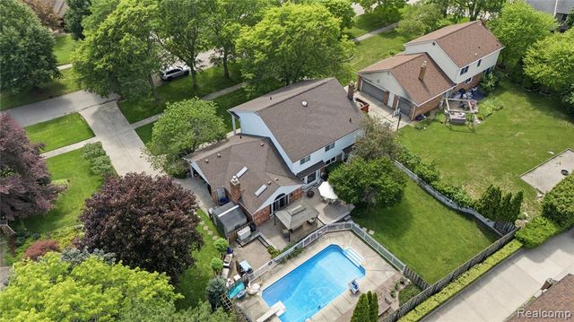 46884 Ben Franklin Drive, Utica, MI 48315