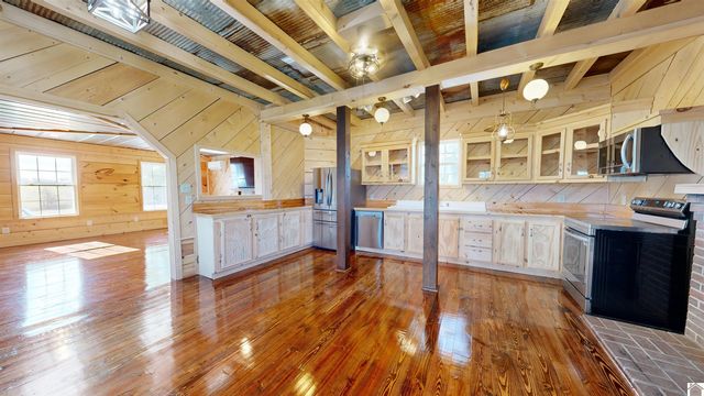 305 Simpkins Ln, Mayfield, KY 42066