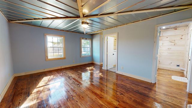 305 Simpkins Ln, Mayfield, KY 42066