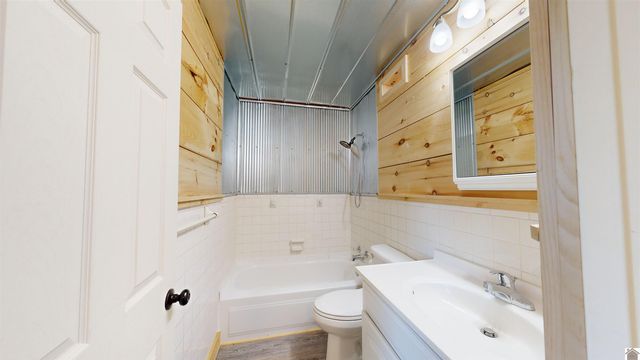 305 Simpkins Ln, Mayfield, KY 42066