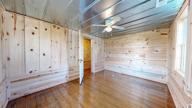 305 Simpkins Ln, Mayfield, KY 42066