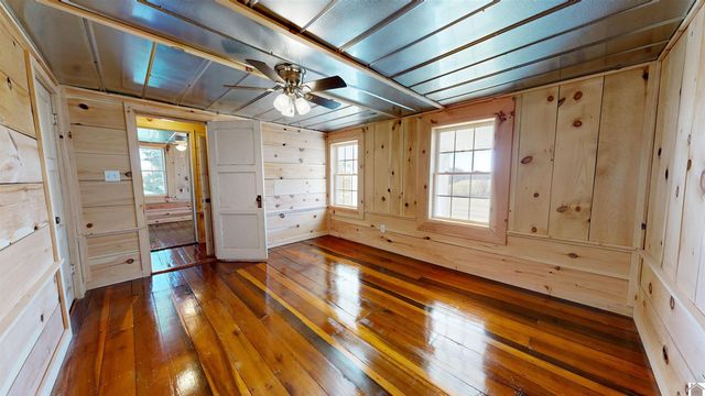 305 Simpkins Ln, Mayfield, KY 42066