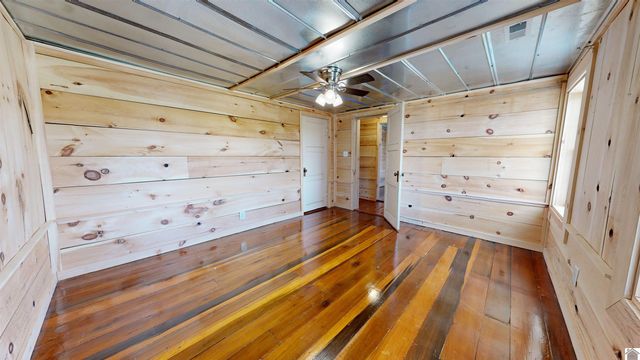 305 Simpkins Ln, Mayfield, KY 42066