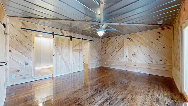 305 Simpkins Ln, Mayfield, KY 42066