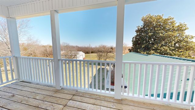 305 Simpkins Ln, Mayfield, KY 42066