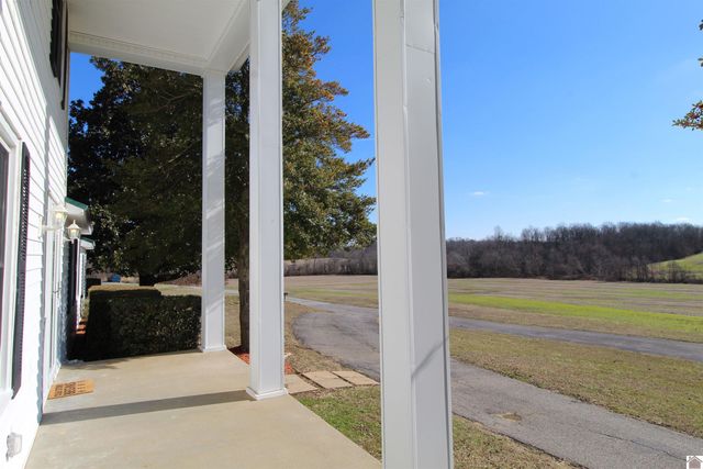 305 Simpkins Ln, Mayfield, KY 42066