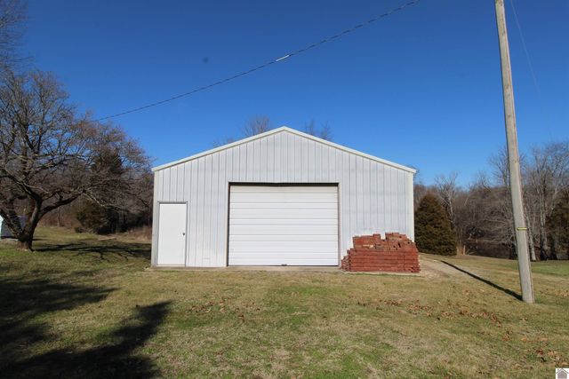 305 Simpkins Ln, Mayfield, KY 42066