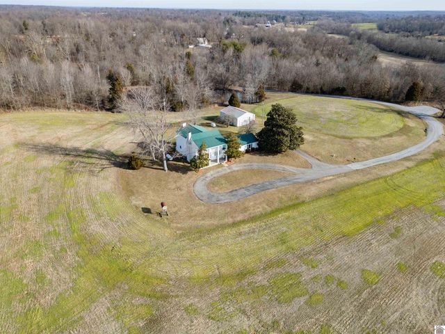 305 Simpkins Ln, Mayfield, KY 42066