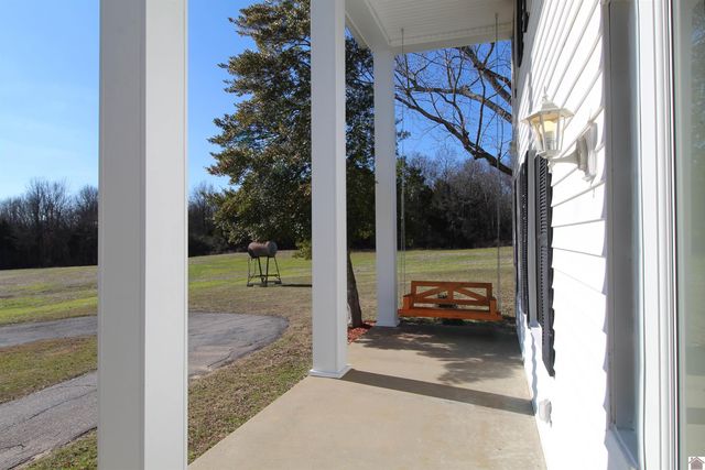 305 Simpkins Ln, Mayfield, KY 42066