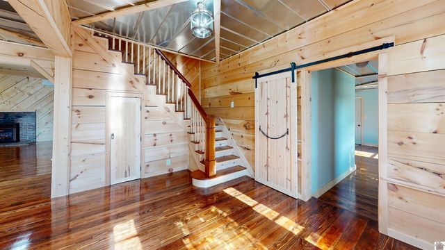 305 Simpkins Ln, Mayfield, KY 42066