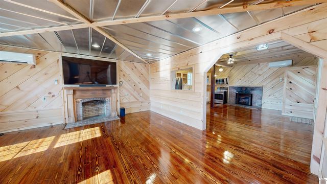 305 Simpkins Ln, Mayfield, KY 42066