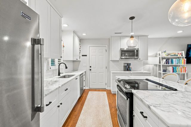 1373 White Drive, Charleston, SC 29407