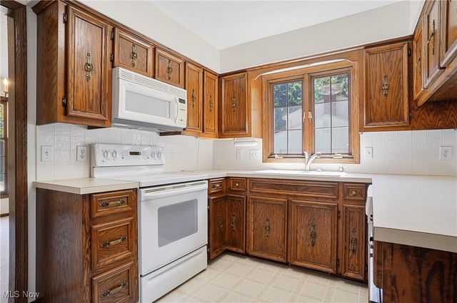 206 Fawnwood Drive, Tallmadge, OH 44278