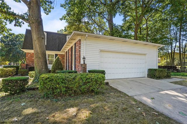 206 Fawnwood Drive, Tallmadge, OH 44278