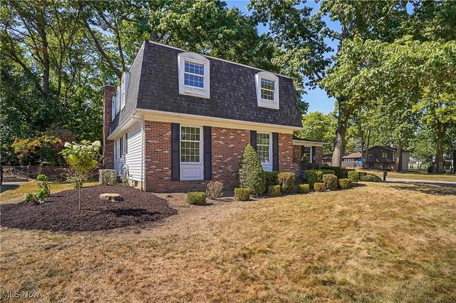 206 Fawnwood Drive, Tallmadge, OH 44278