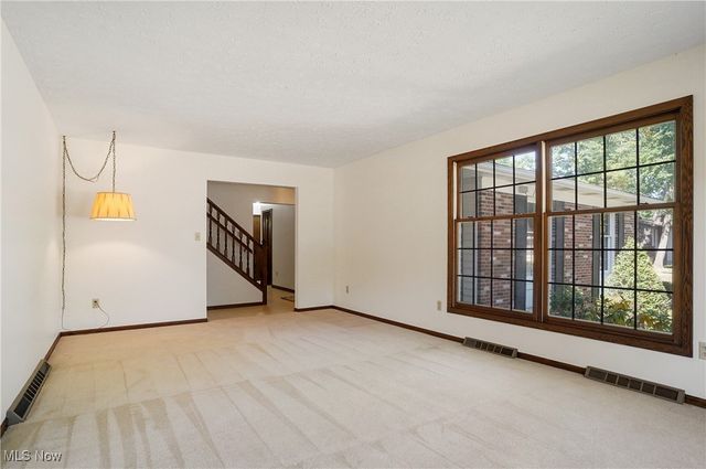 206 Fawnwood Drive, Tallmadge, OH 44278