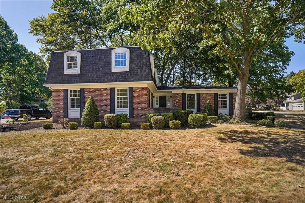 206 Fawnwood Drive, Tallmadge, OH 44278