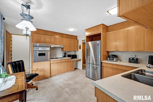 25 ORIOLE Lane, Pekin, IL 61554