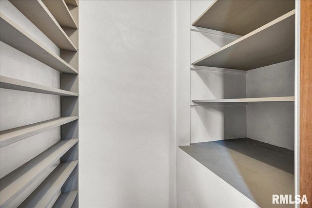 25 ORIOLE Lane, Pekin, IL 61554