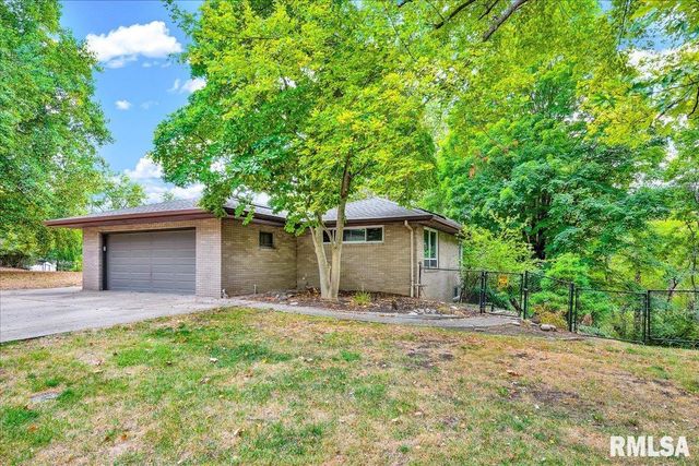 25 ORIOLE Lane, Pekin, IL 61554