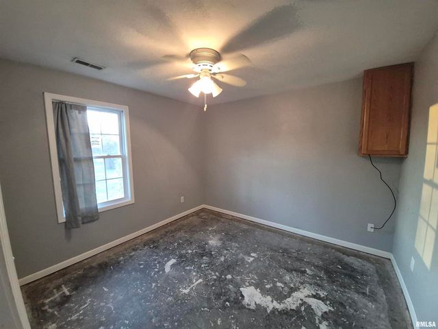 1100 MOORE Street, Eldorado, IL 62930