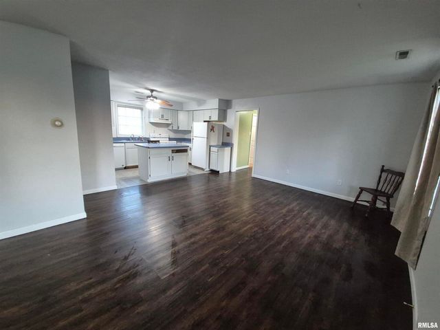 1100 MOORE Street, Eldorado, IL 62930