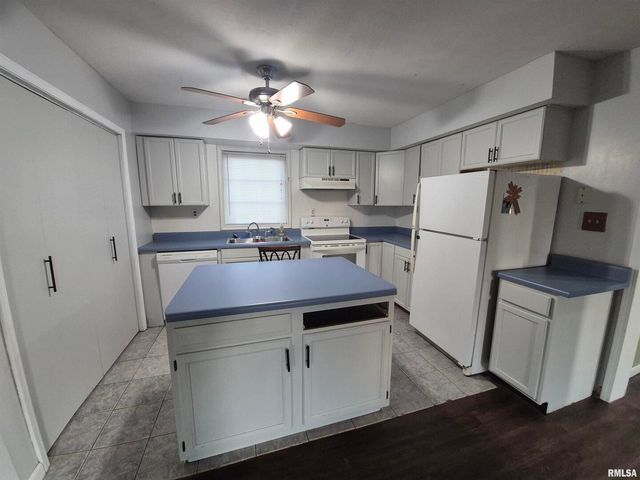 1100 MOORE Street, Eldorado, IL 62930