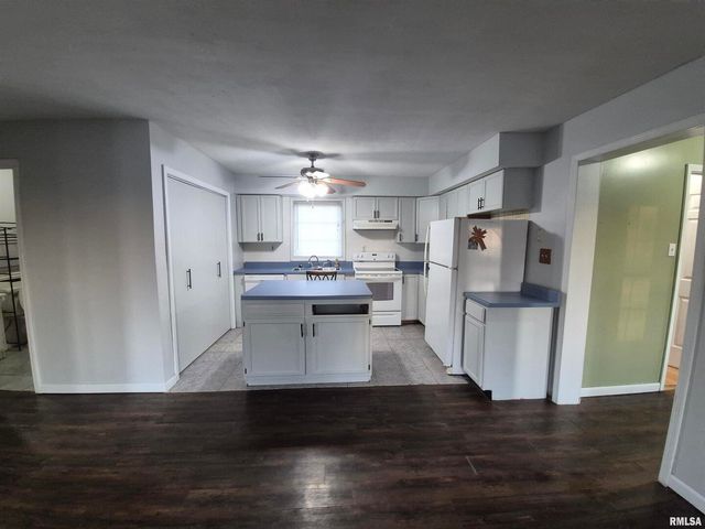 1100 MOORE Street, Eldorado, IL 62930