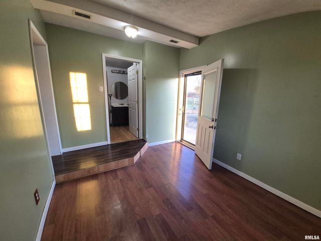 1100 MOORE Street, Eldorado, IL 62930