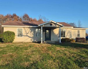 1100 MOORE Street, Eldorado, IL 62930