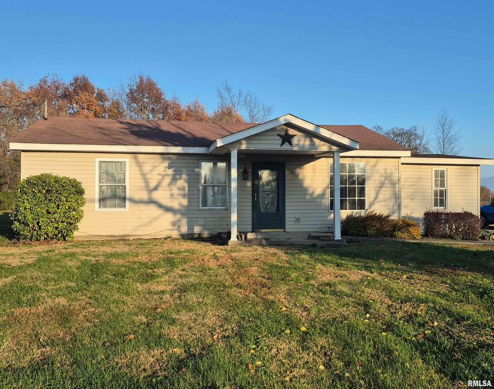 1100 MOORE Street, Eldorado, IL 62930