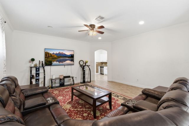 3140 Winding Way, Huntsville, TX 77340