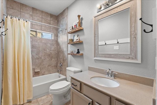 1731 Round Rock Street, Friendswood, TX 77546