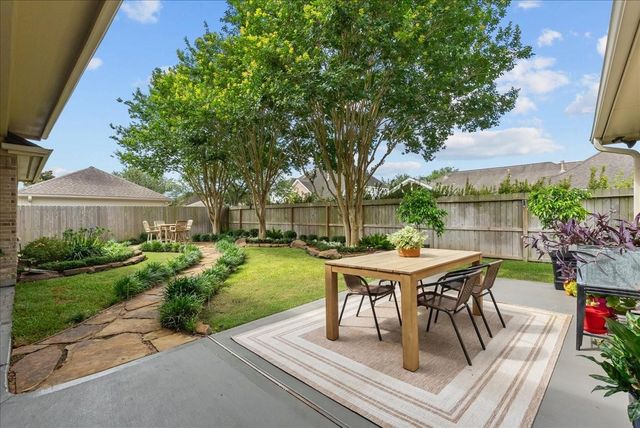 1731 Round Rock Street, Friendswood, TX 77546