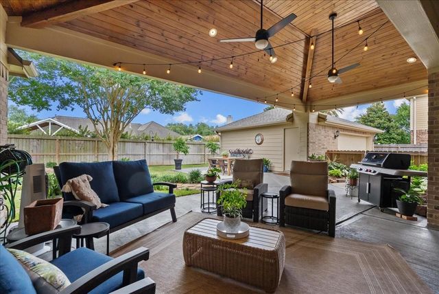 1731 Round Rock Street, Friendswood, TX 77546