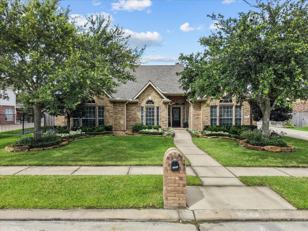 1731 Round Rock Street, Friendswood, TX 77546