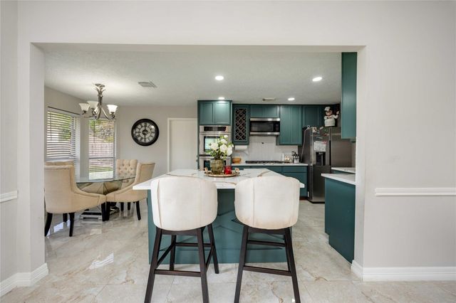 414 Welford Lane, Highlands, TX 77562