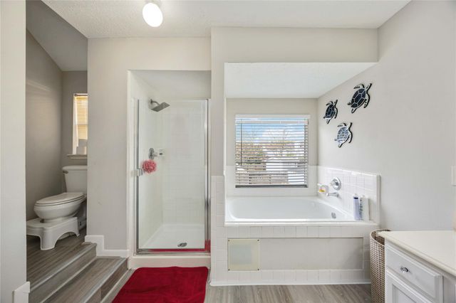 414 Welford Lane, Highlands, TX 77562