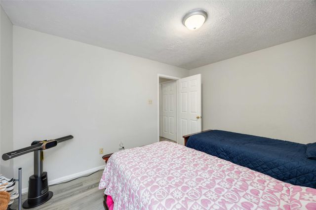 414 Welford Lane, Highlands, TX 77562