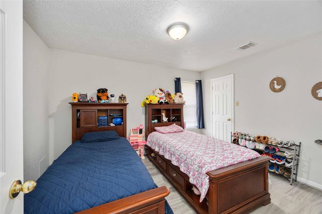 414 Welford Lane, Highlands, TX 77562