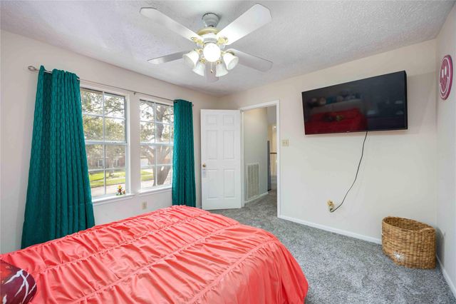 414 Welford Lane, Highlands, TX 77562