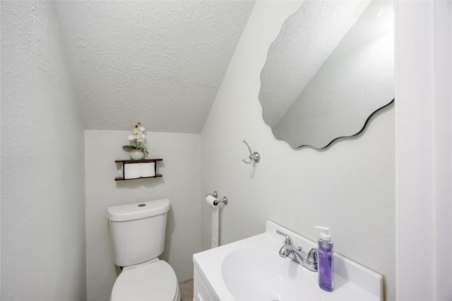 414 Welford Lane, Highlands, TX 77562