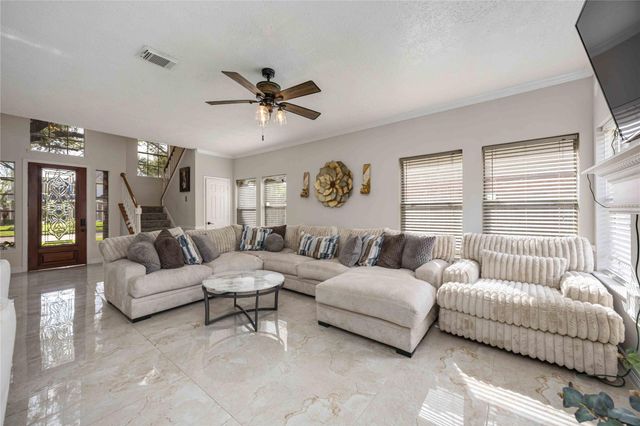 414 Welford Lane, Highlands, TX 77562