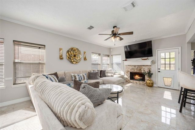 414 Welford Lane, Highlands, TX 77562