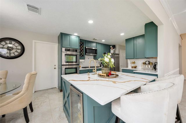 414 Welford Lane, Highlands, TX 77562