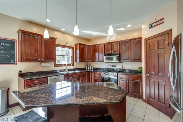 8493 Deacon Avenue NW, North Canton, OH 44720